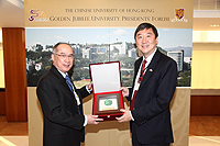 Prof. Liang Kung-Yee of Yang-Ming University (left)